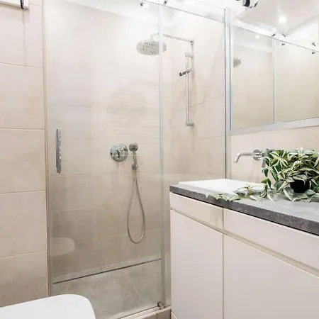 Blue Sky - Burakowska アパート ワルシャワ